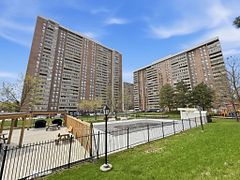 18 Knightsbridge Road 2109, Brampton, ON L6T 3X5
