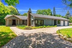 1356 Oak Lane, Mississauga, ON L5H 2X7