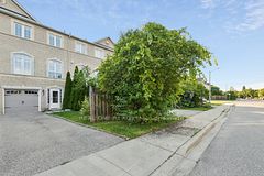 2350 Sutton Drive, Burlington, ON L7L 6Y8