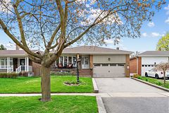 228 Chantenay Drive, Mississauga, ON L5A 1E4