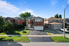 3071 Bayberry Drive, Mississauga, ON L5N 6P1