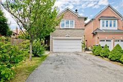 2441 Strathmore Crescent, Mississauga, ON L5M 5K2