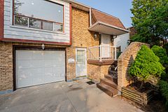 122 Centre Street N, Brampton, ON L6V 2Z3