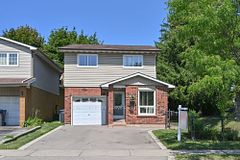 2 Lindridge Avenue, Brampton, ON L6S 3W9
