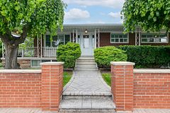 993 Islington Avenue, Toronto, ON M8Z 4R1