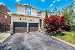 4 Belleville Drive, Brampton, ON L6P 1V7