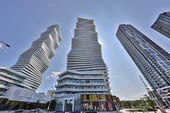 3900 Confederation Parkway 4001, Mississauga, ON L5V 0M3