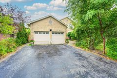 1156 Old Colony Road Lower, Oakville, ON L6M 1J8