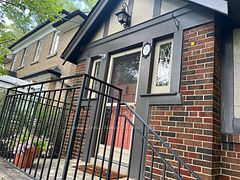 25 Halford Avenue, Toronto, ON M6S 4G1