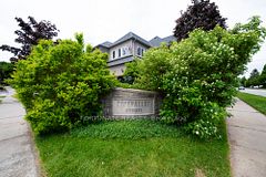 2071 Pinevalley Crescent, Oakville, ON L6H 6L8