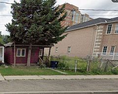 918 Keele Street, Toronto, ON M6N 3E7