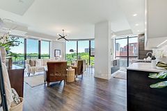 2118 Bloor Street W 402, Toronto, ON M6S 0A6