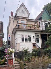 183 Essex Street 1, Toronto, ON M6G 1T6