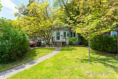 4 Elton Crescent, Toronto, ON M8W 2X8