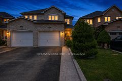 902 Applecroft Circle, Mississauga, ON L5V 2A7