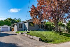 1041 Shepherd's Drive, Burlington, ON L7T 3R4