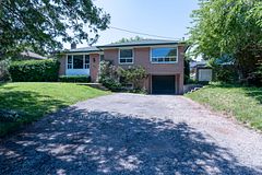 426 Seaton Drive Upper, Oakville, ON L6L 3Y4