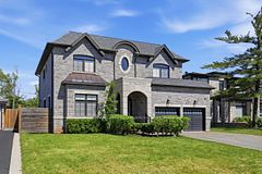 584 Weynway Court, Oakville, ON L6L 4G7