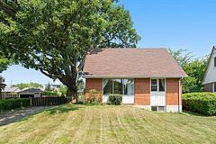 64 McIntyre Crescent, Halton Hills, ON L7G 1N3