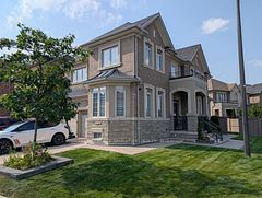 2 Henry Moody Street E, Brampton, ON L7A 5A8