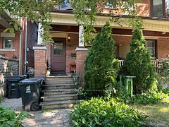 26 Indian Trail Lower, Toronto, ON M6R 1Z7