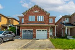 5623 Longboat Avenue, Mississauga, ON L5M 7E5