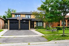 1596 Maple Ridge Drive, Mississauga, ON L4W 3C8