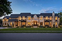 1060 Mississauga Heights, Mississauga, ON L5C 1A6