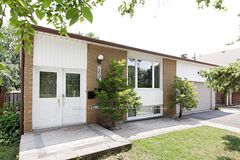 2694 Constable Road Upper, Mississauga, ON L5J 1W4