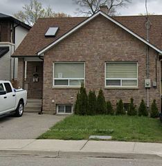 13 Broadview Avenue, Mississauga, ON L5H 2S8
