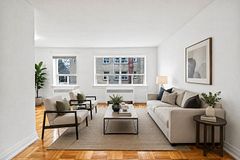 69 Old Mill Terrace 18, Toronto, ON M8X 1A1