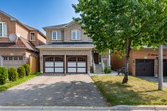 27 Hiberton Crescent, Brampton, ON L7A 3E2
