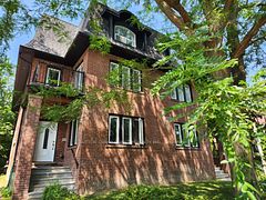 28 Boustead Avenue 2, Toronto, ON M6R 1Y9