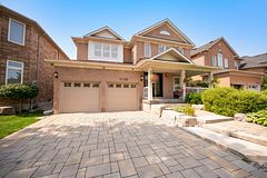 7134 Hallsands Drive, Mississauga, ON L5N 7T2