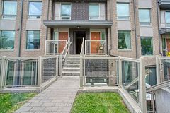 7 Applewood Lane E 221, Toronto, ON M9C 0C1