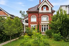 178 High Park Avenue Upper, Toronto, ON M6P 2S4