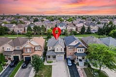 48 Redfinch Way, Brampton, ON L7A 2B2