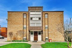 7 Elmwood Avenue S 9, Mississauga, ON L5G 3J6
