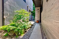 90A South Kingsway Way, Toronto, ON M6S 3T3