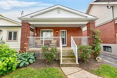 77 Fifth Street E, Toronto, ON M8V 2Z1