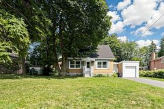 22 HAVENRIDGE Drive, Toronto, ON M9P 3M4
