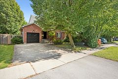 2255 MacLennan Drive, Oakville, ON L6H 5K4