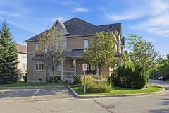 55 CEDAR LAKE Crescent E, Brampton, ON L6Y 0P9