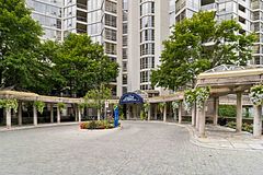 45 Kingsbridge Garden Circle 901, Mississauga, ON L5R 3K4