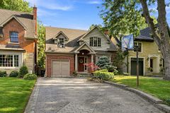 9 Kingsgrove Boulevard, Toronto, ON M8X 1N4
