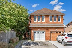 1329 Whiffletree Court, Mississauga, ON L5N 7R1