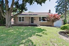 1 Penhale Drive, Toronto, ON M9P 2X3