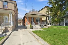 172 Times Road, Toronto, ON M6B 3M6