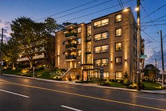 2507 Eglinton Avenue W 103, Toronto, ON M6M 1S9