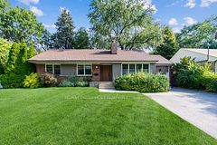 1497 Park Royale Boulevard Main, Mississauga, ON L5E 2Y8